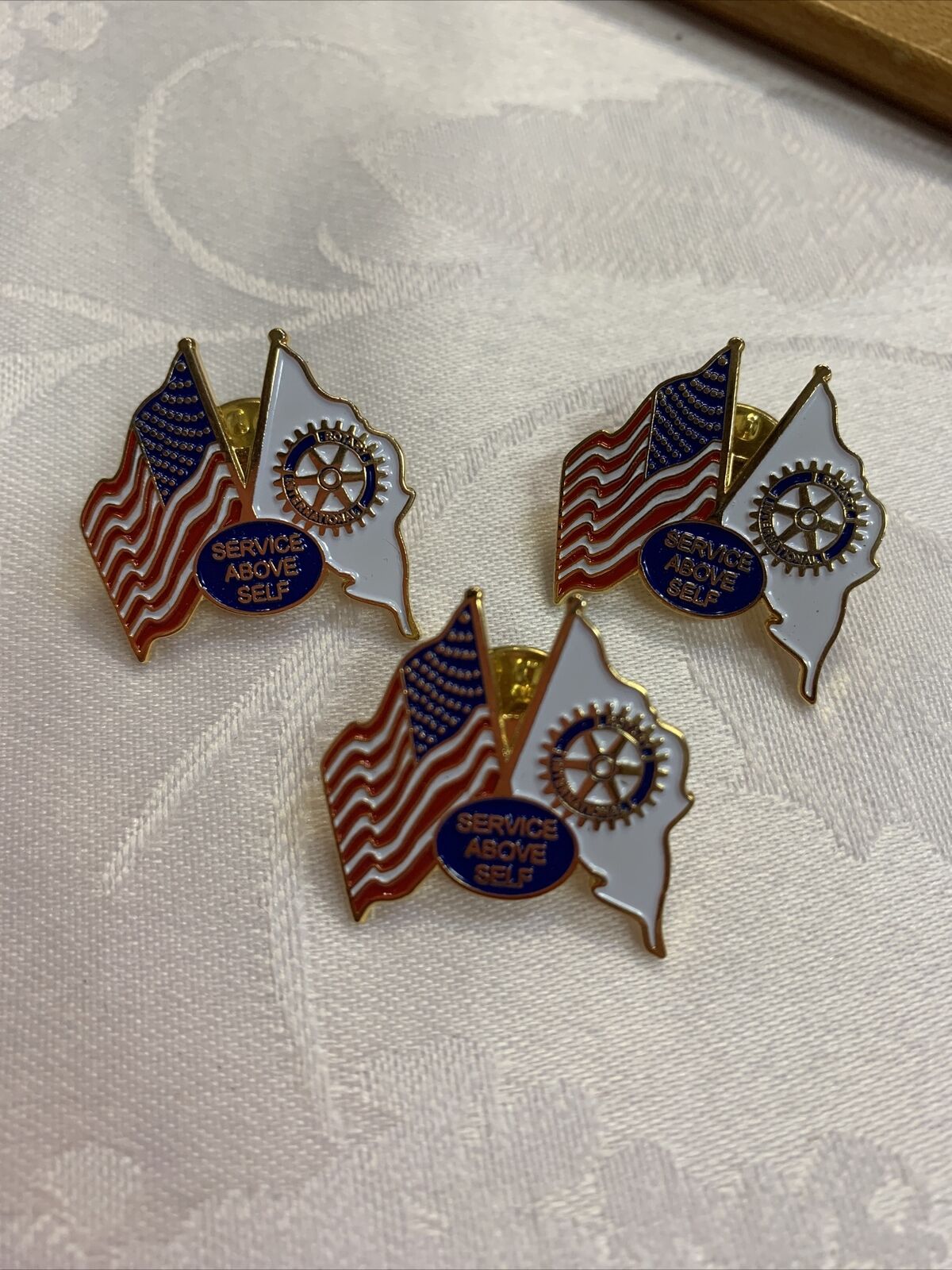 S2-rotary International Pin Service Above Self With Us And Rotary Flag Lot Of 3